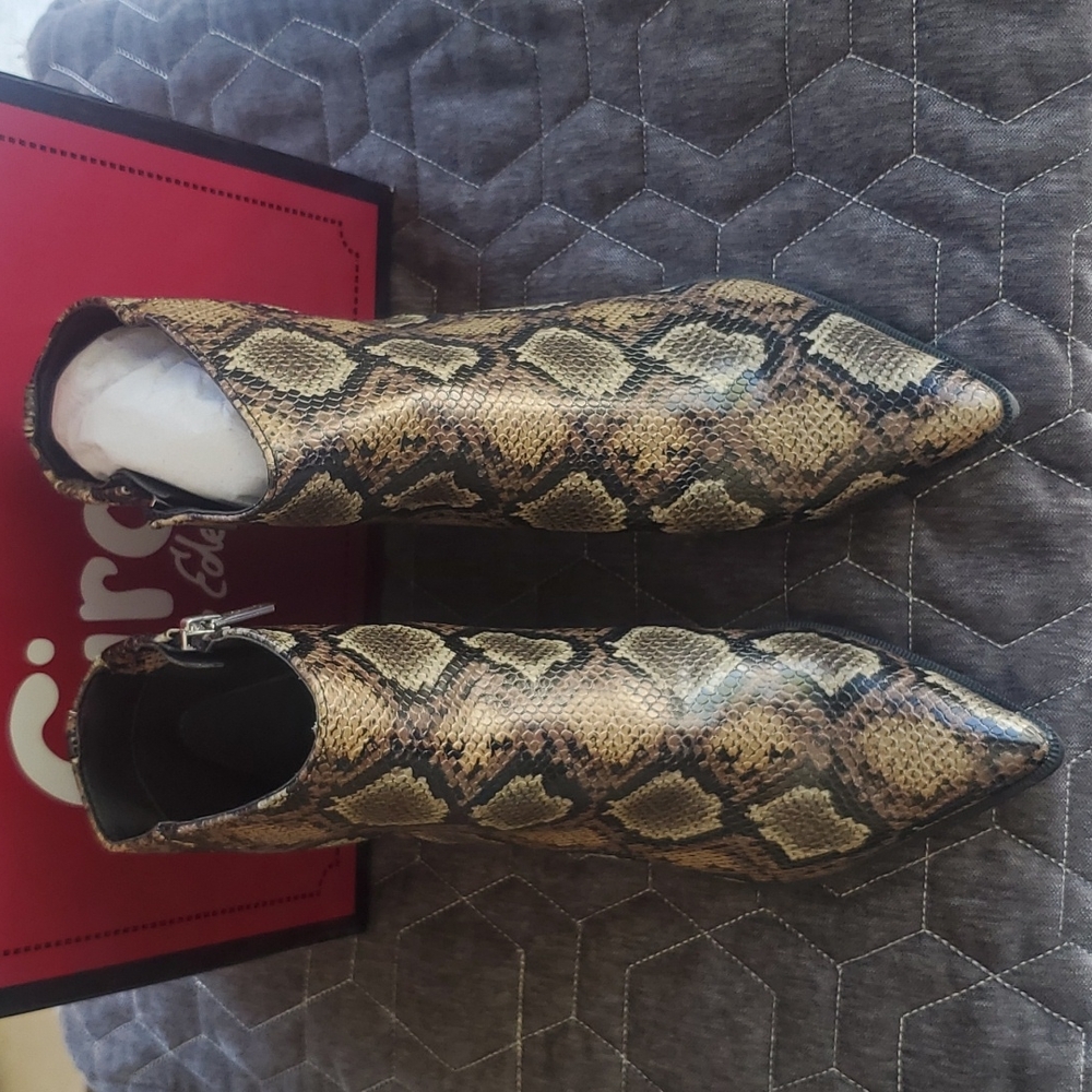 Boots - Picture 2 of 6